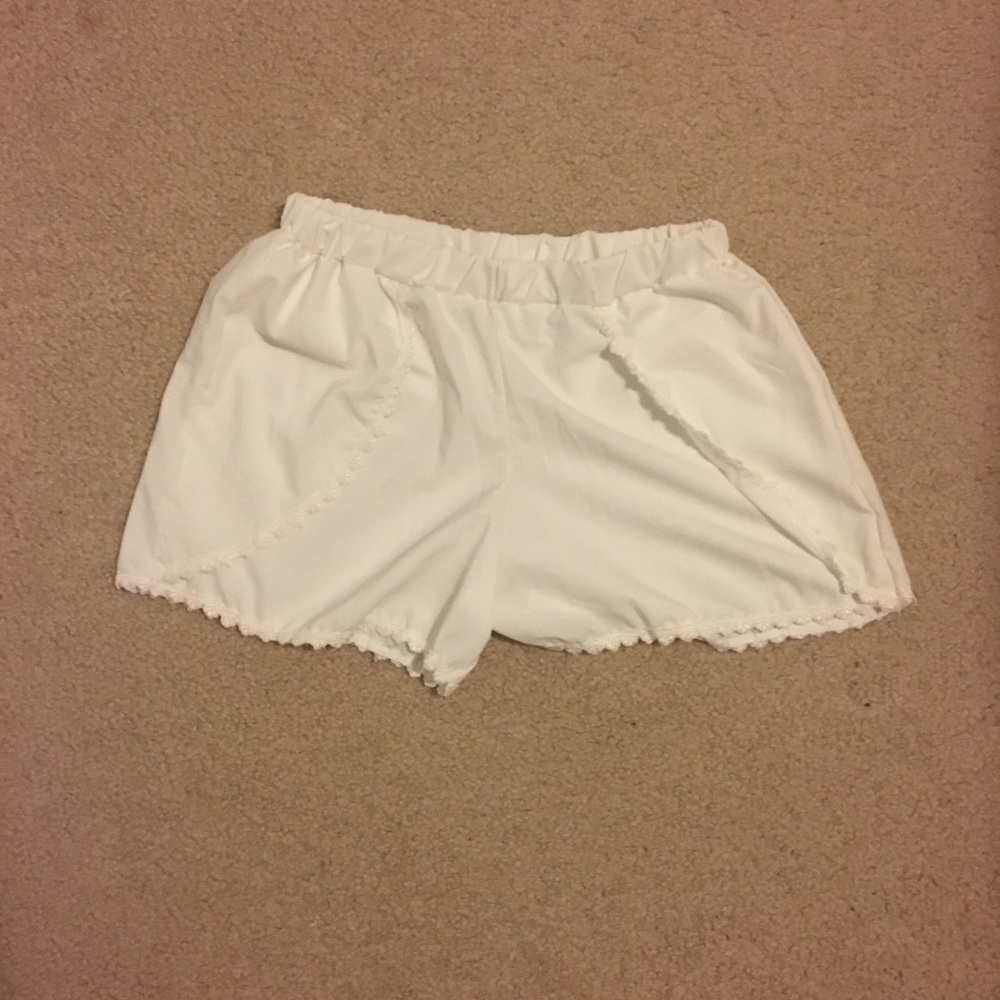 White lace detailed shorts